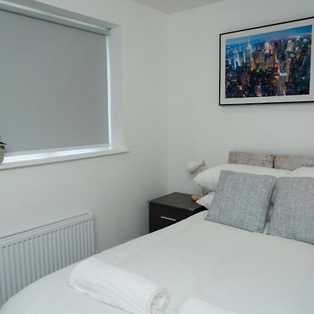 Double Bedroom Near Etihad And Coop Live With Free Parking, Shared Kitchen & Bathroom Mánchester Exterior foto