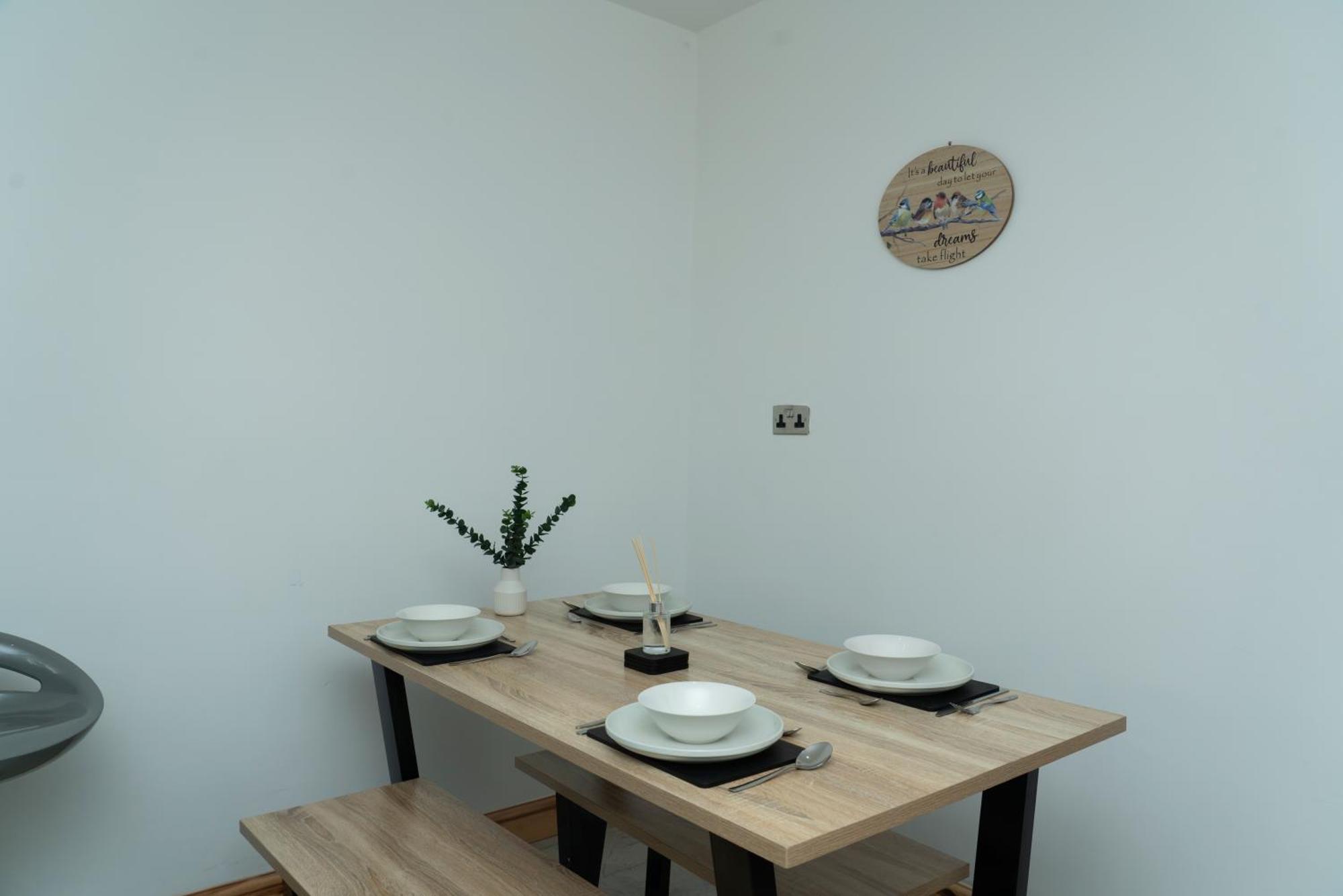 Double Bedroom Near Etihad And Coop Live With Free Parking, Shared Kitchen & Bathroom Mánchester Exterior foto