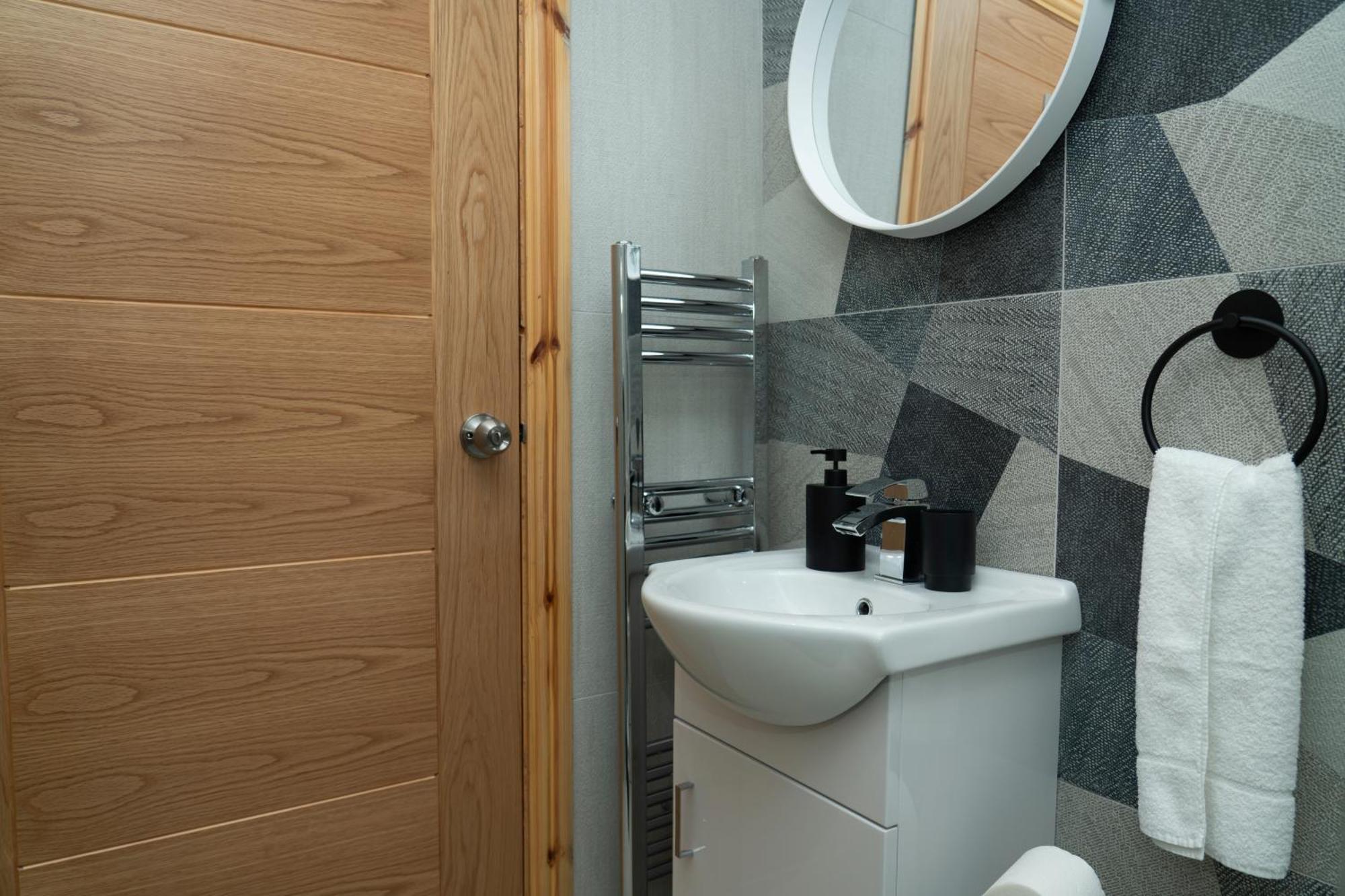 Double Bedroom Near Etihad And Coop Live With Free Parking, Shared Kitchen & Bathroom Mánchester Exterior foto